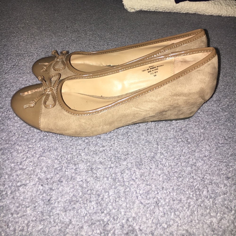 Tan wedged flats