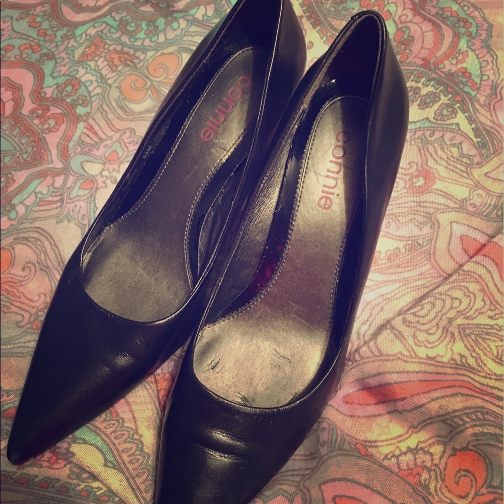 Black low pumps pointy toe