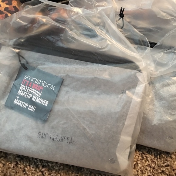 Smashbox - Make-up Remover and Black Make-Up Bag - Picture 4 of 4