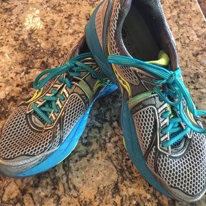 Women's Sz 11 Saucony Tennis Shoes