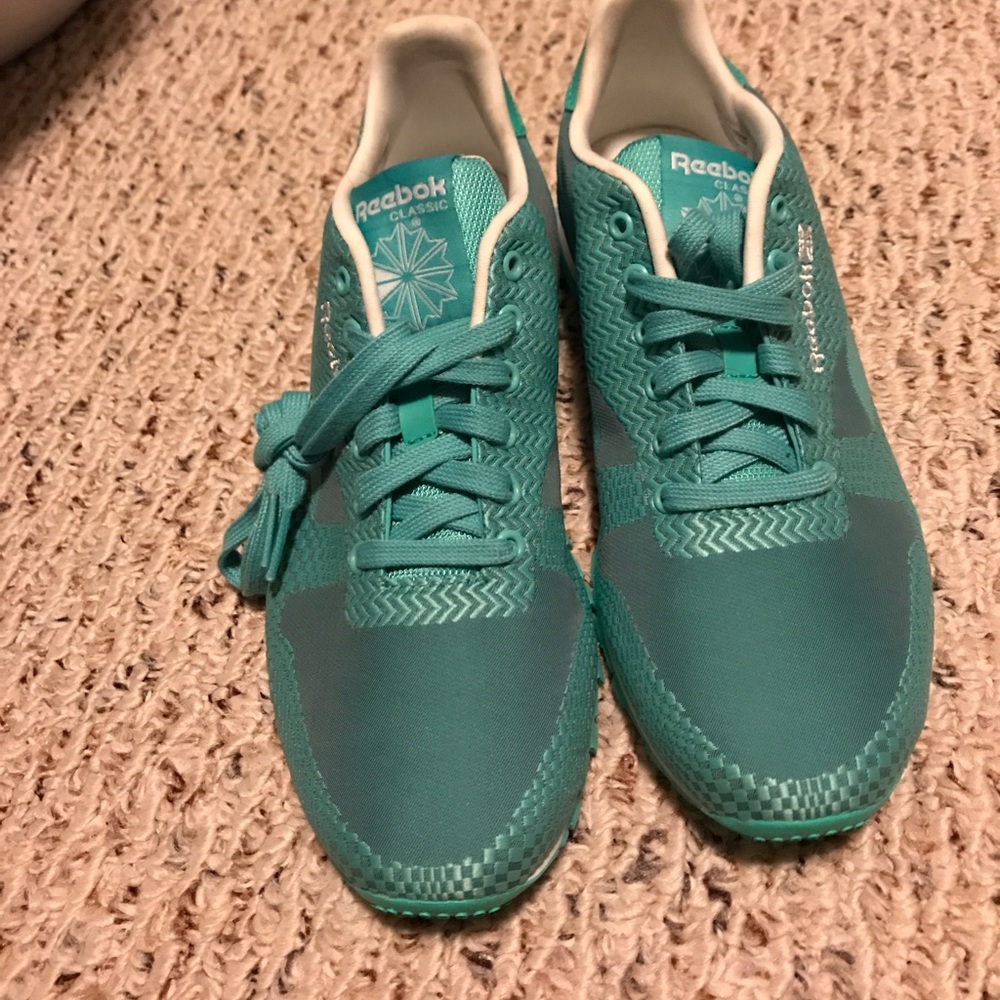New Reebok tennis shoes