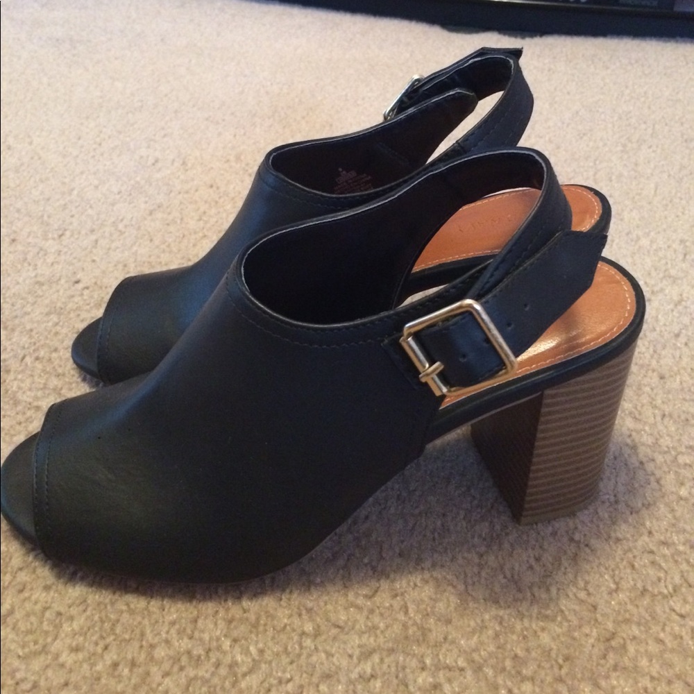 Old Navy open toe heeled booties black, size 9