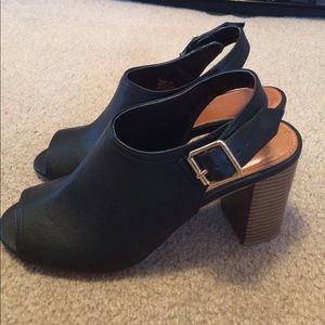 Old Navy open toe heeled booties black, size 9