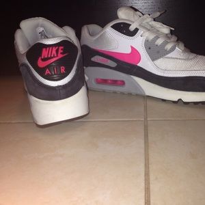 "Nike Air Max 90"