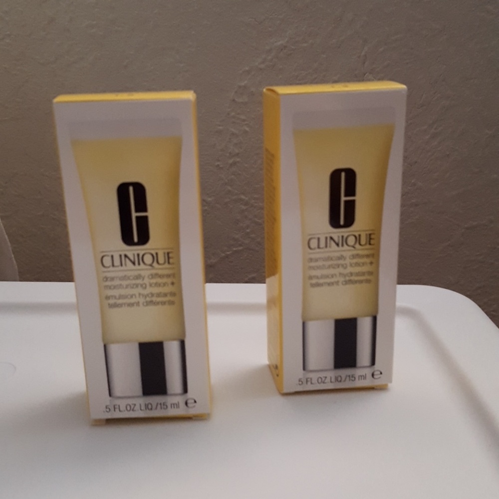2 clinique dramatically different moisturizing