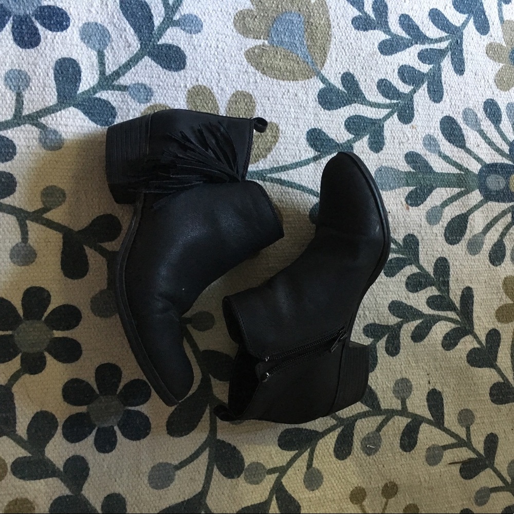 Black ankle boots with fringe