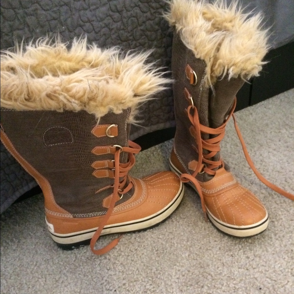 Sorel winter boots with fur