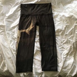 Teeki Deer Medicine capris size small- worn once!