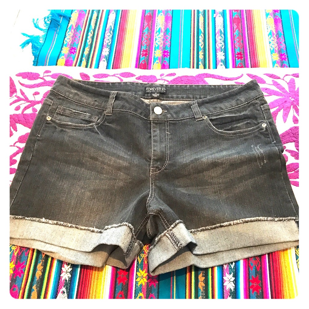 NWOT Forever 21 Plus grey denim shorts