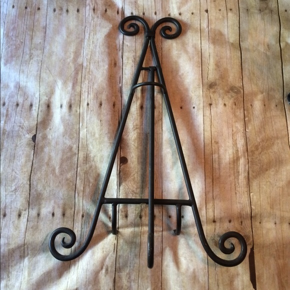Other - Beautiful iron easel