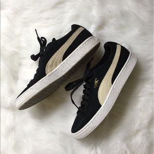 ❣️SALE❣️ Puma Classic Suede Sneakers 8.5 Black