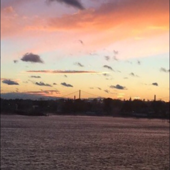 Meet your Posher, Nicole - Picture 1 of 1