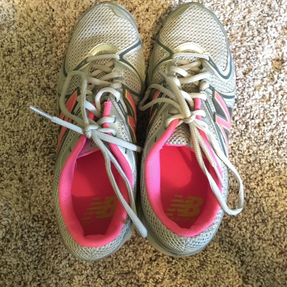 Tennis shoes
