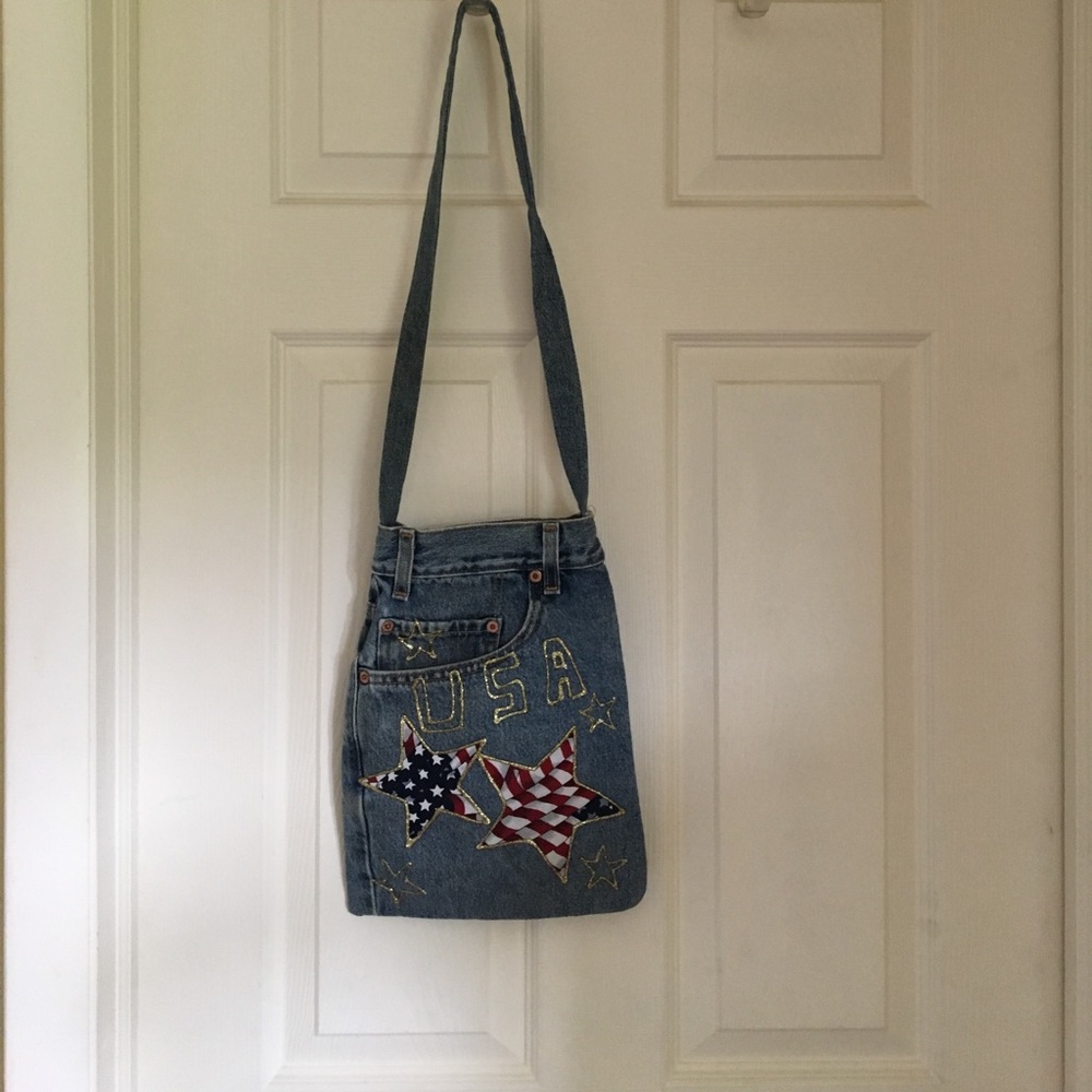 Small purse- just in time for July 4!