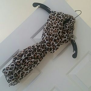 Light weight leopard scarf
