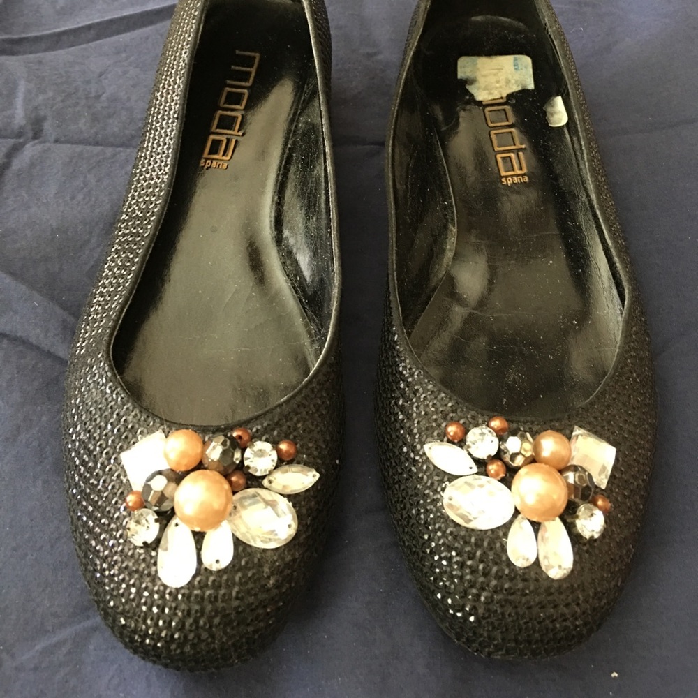 Moda Black Flats w/small heel rise