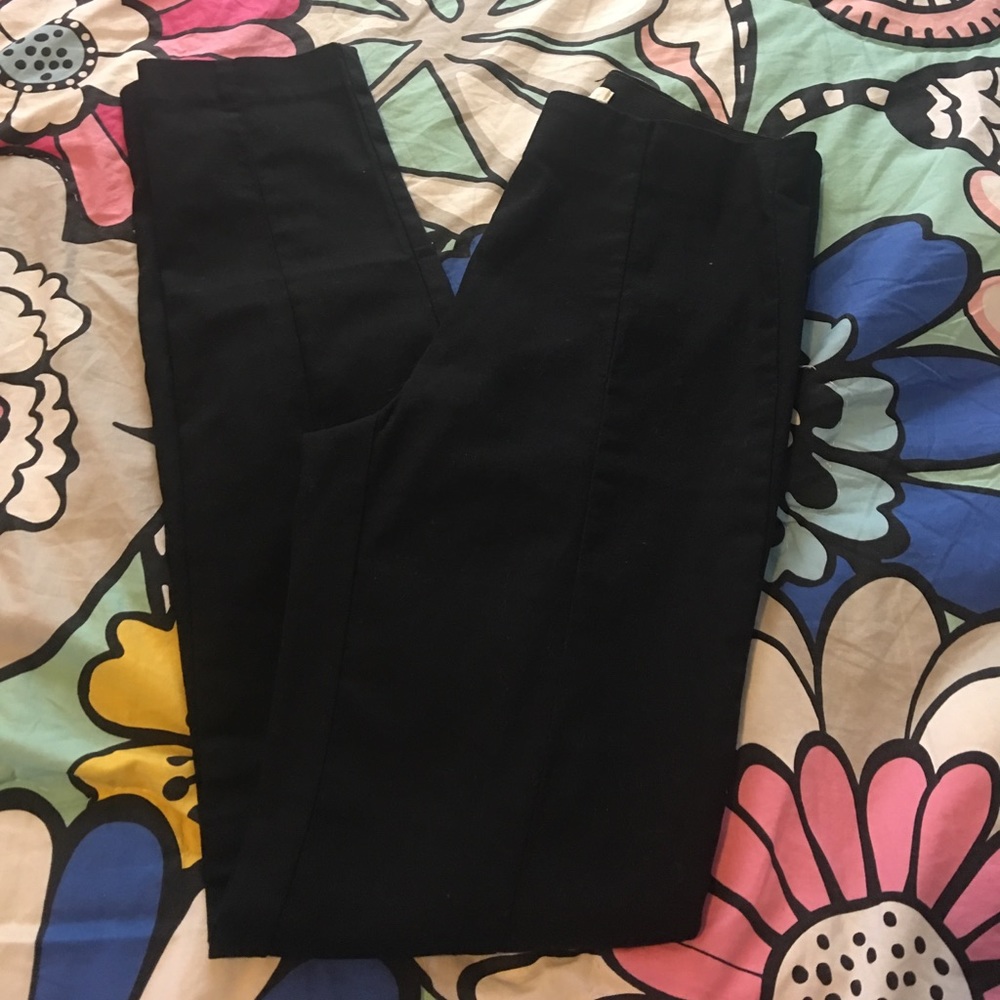 H&M size 4 black skinny pants. Like new!