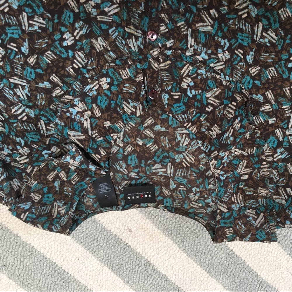 Ruffle collared button down blouse - Picture 3 of 3