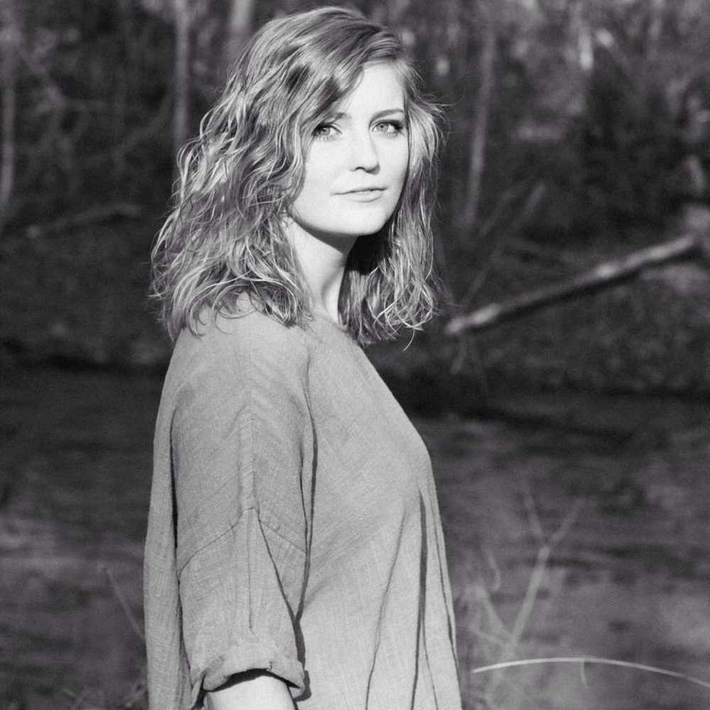 Meet your Posher, Kella