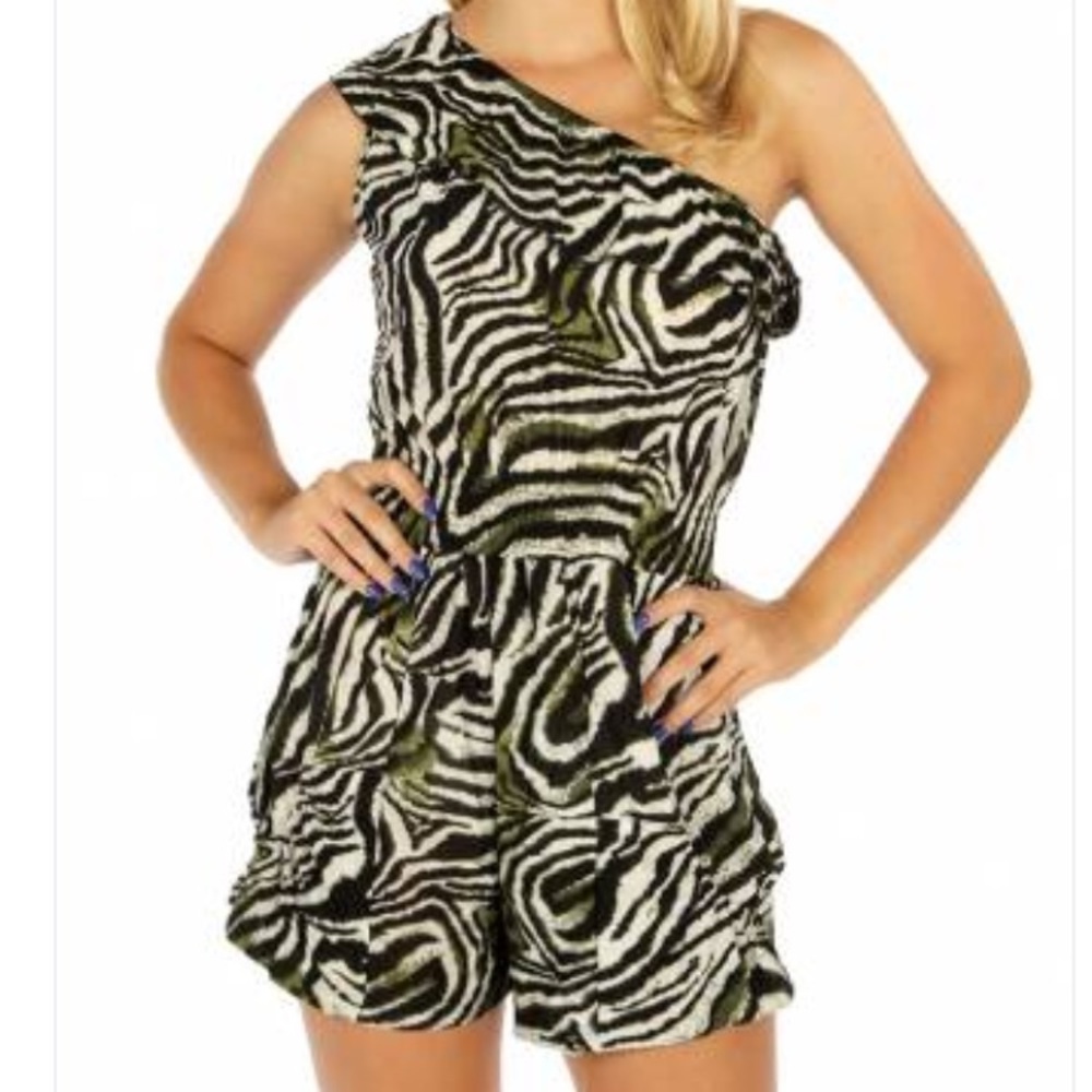 One shoulder tiger green romper