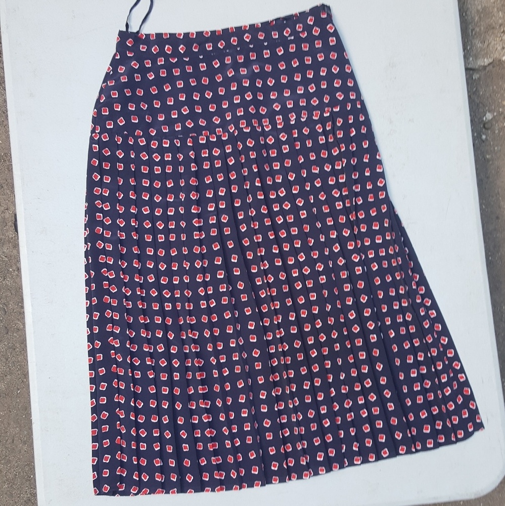knee length skirt