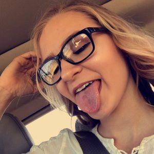 Meet your Posher, Holly