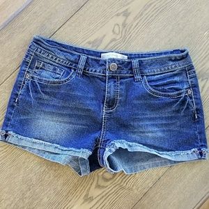 Adorable jean shorts with cuffs