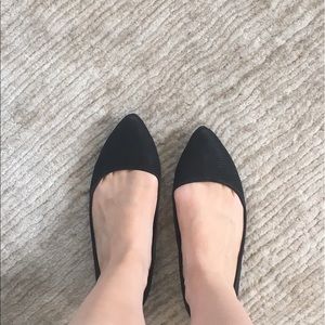 Black point toe flats