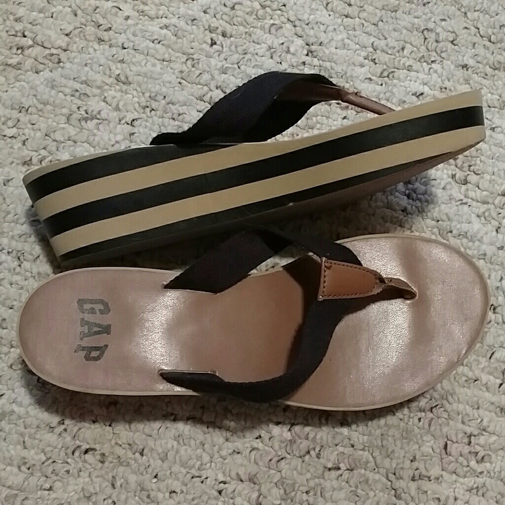 Gap wedge sandals very comfy size 6