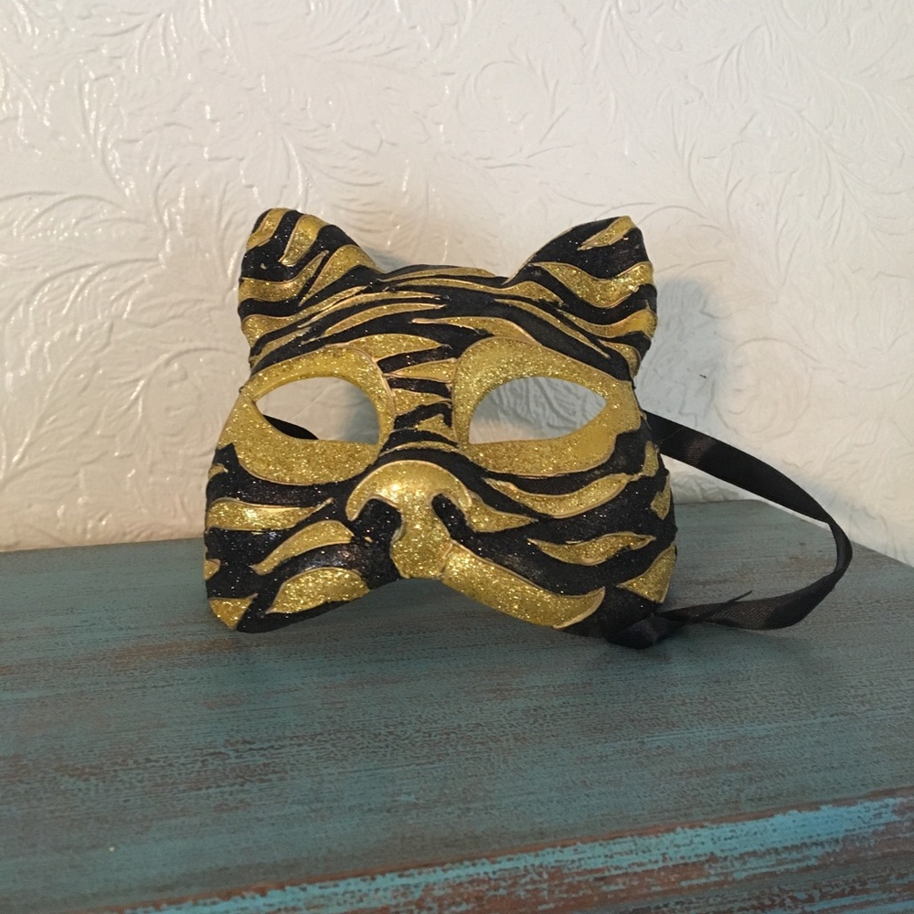Handcrafted cat mask ✨