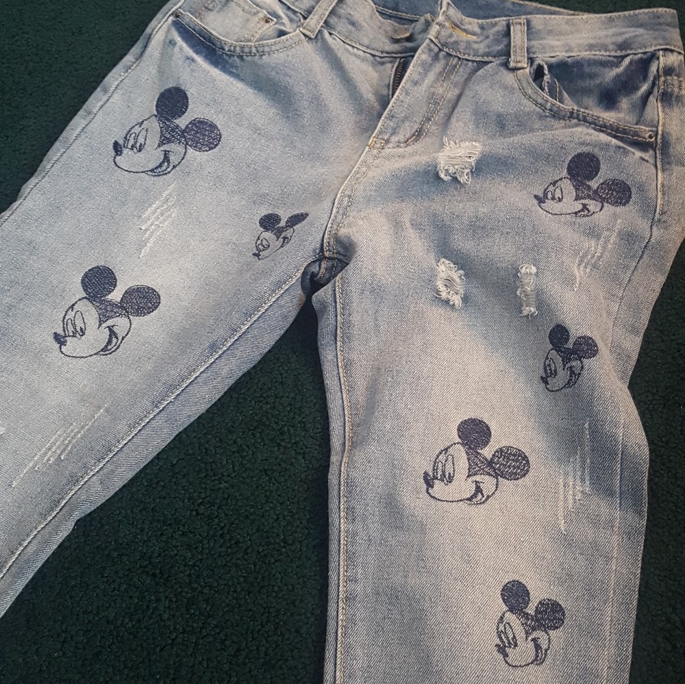 Mickey Mouse boyfriend jeans
