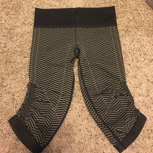 Like new Lululemon in the flow crop