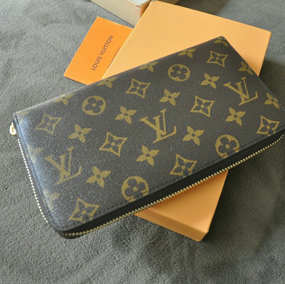 Louis Vuitton Zippy Organizer Wallet