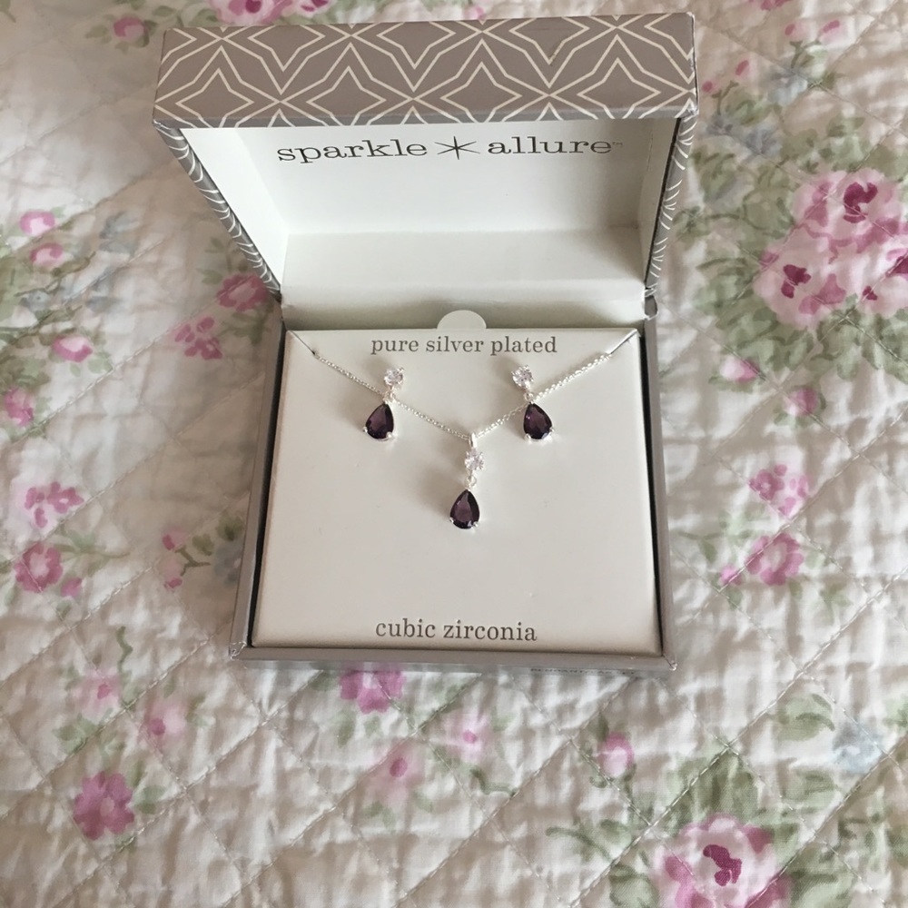 NEW Necklace and Earrings Set!