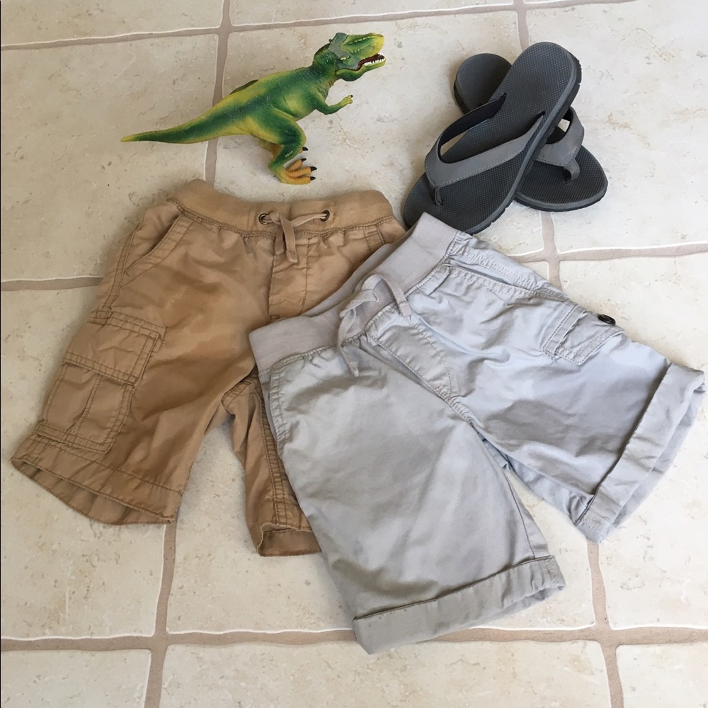 Set of 2 toddler boys Gap shorts! Great condition!