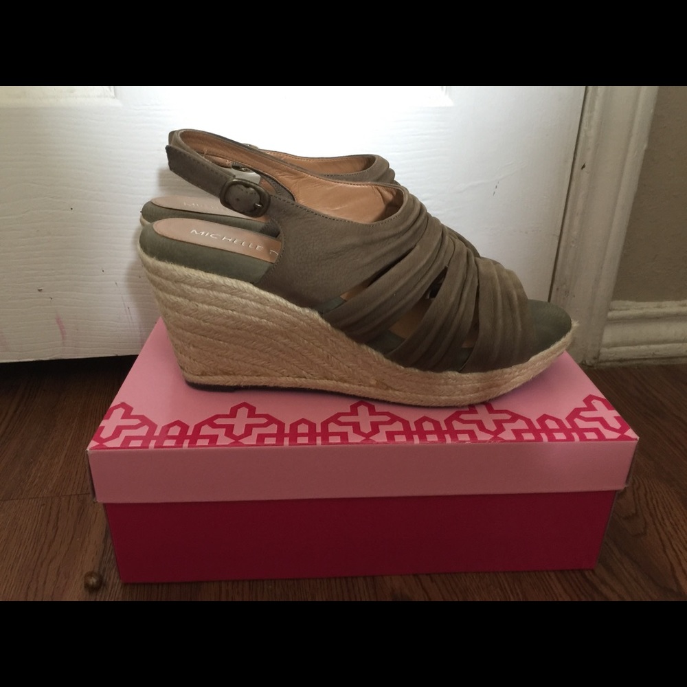 Hardly worn Michelle D sandals size 9.5M