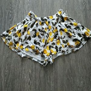AKIRA Flowy Lemon shorts