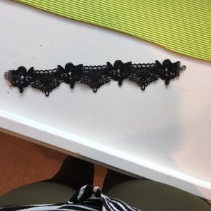 Unique lace choker (forever 21)