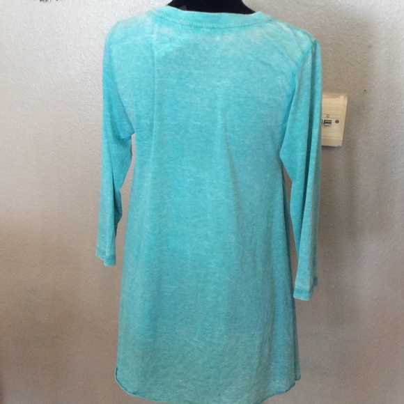 Asymmetrical 3/4 shark bite Tunic - Picture 3 of 4