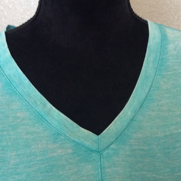 Asymmetrical 3/4 shark bite Tunic - Picture 4 of 4