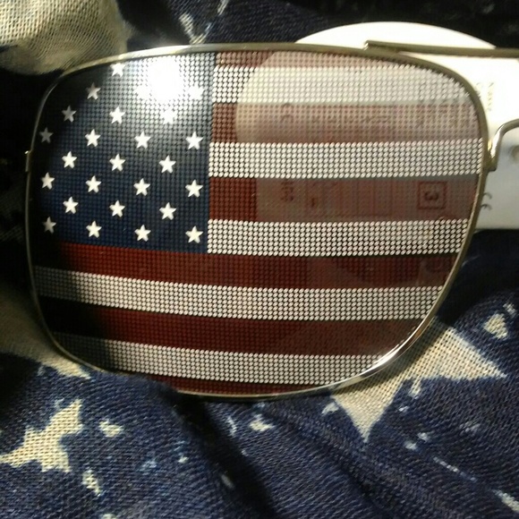 July 4th Patriotic American Flag Sunglasses - Picture 2 of 3