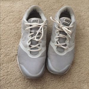 Nike women's size 9 grey training sneakers