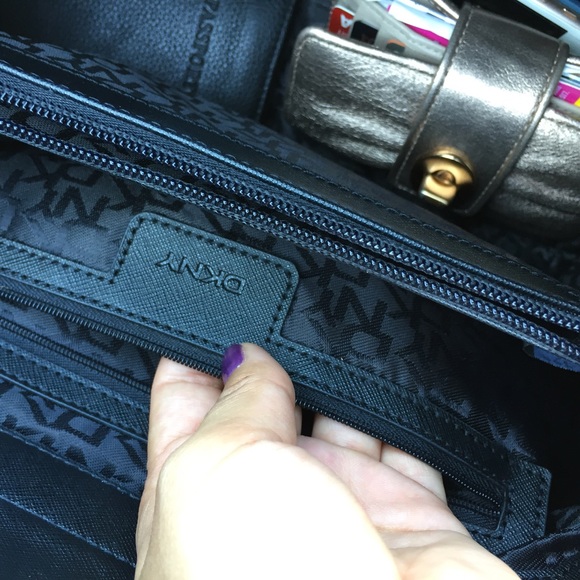 DNKY purse - Picture 4 of 7