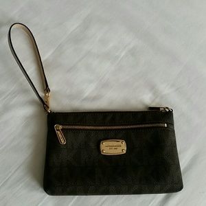 NWT Michael Kors LG Wristlet