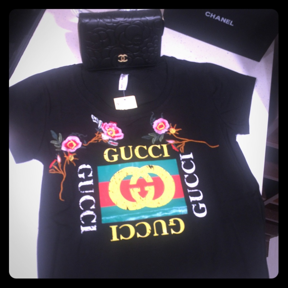 Super cute black Gucci logo T❤️🌺💄FIRM FIRM