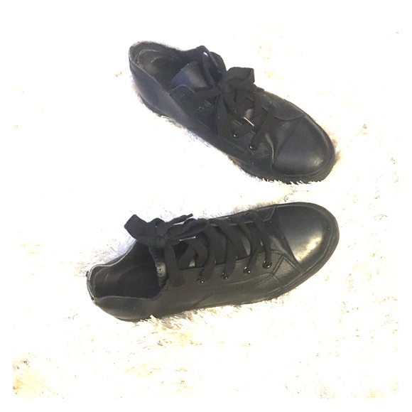 Black none slip shoe - Picture 1 of 3