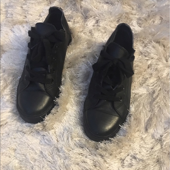 Black none slip shoe - Picture 2 of 3