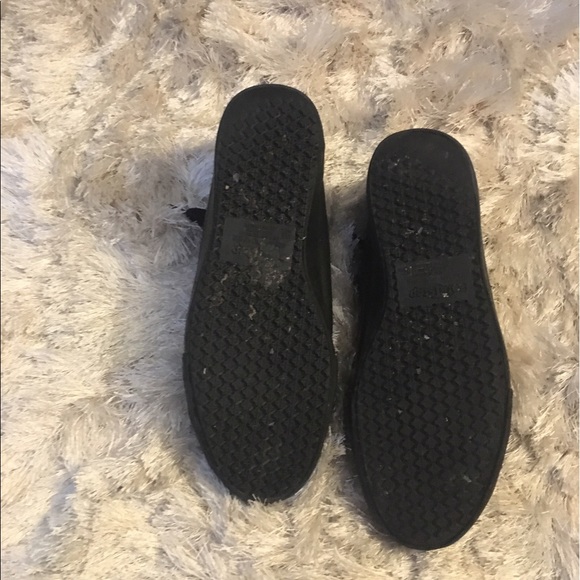Black none slip shoe - Picture 3 of 3