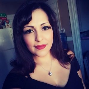 Meet your Posher, Elizabeth