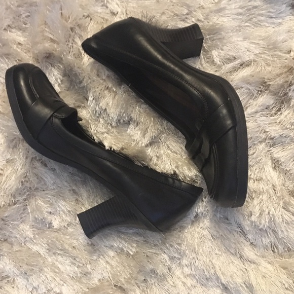 Dark brown shoe - Picture 2 of 5